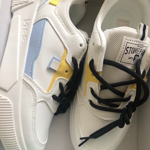 Shoes - Picture 2 of 6